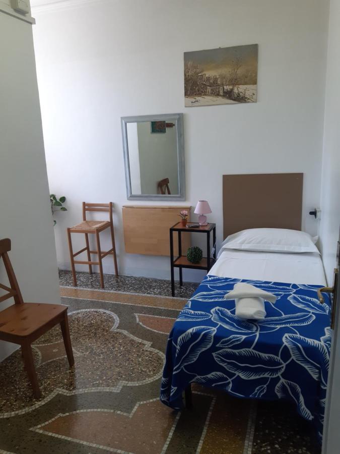 Guest House Elena Genua Buitenkant foto